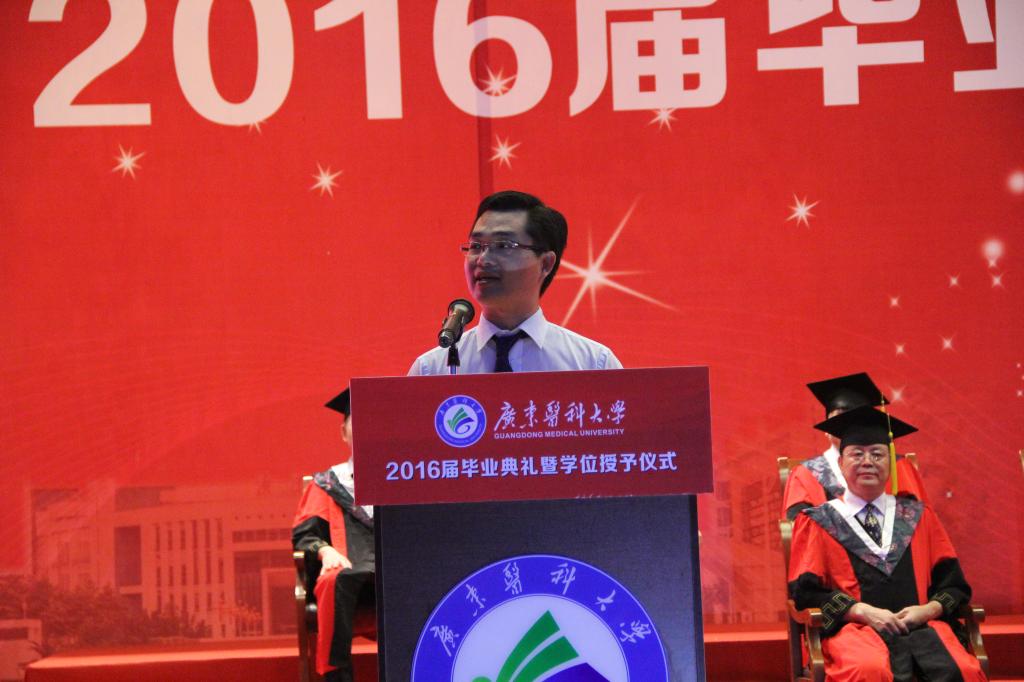 教师代表熊兴东发言